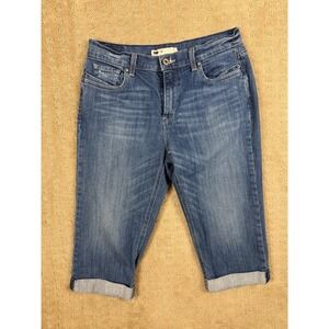Woman's Levi's Medium Wash Blue Capri Jeans Rolled Cuffs Size 10 #1141